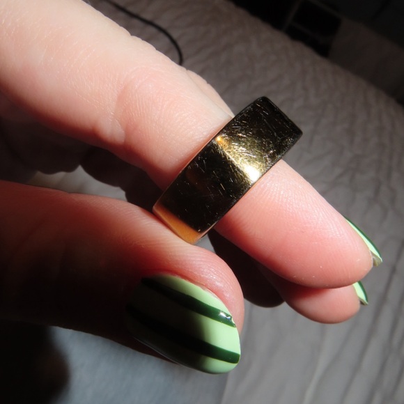 Oura Ring - Gold - Picture 2 of 4